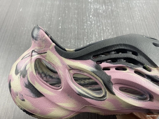 IG9562 Yeezy Foam MX Adidas Carbon RNR 0815